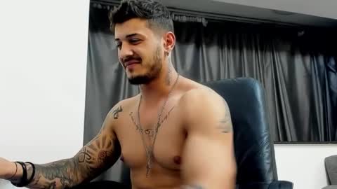 Snapshot of jonnyporn1 chatting on 01.06.25 jonnyporn1 online show from 01.06.25