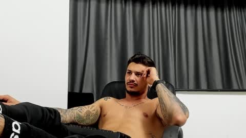 Snapshot of jonnyporn1 chatting on 01.17.25 jonnyporn1 online show from 01.17.25