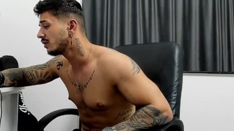 Snapshot of jonnyporn1 chatting on 02.03.25 jonnyporn1 online show from 02.03.25