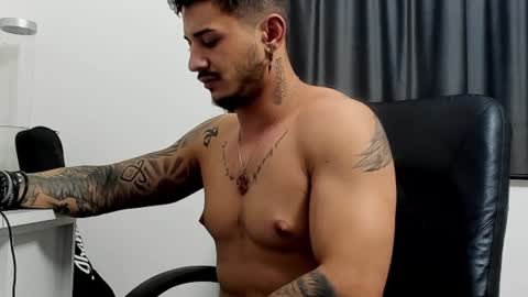 Snapshot of jonnyporn1 chatting on 02.03.25 jonnyporn1 online show from 02.03.25