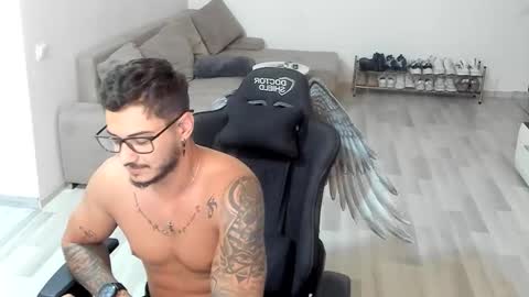 Snapshot of jonnyporn1 chatting on 09.24.25 jonnyporn1 online show from 09.24.25