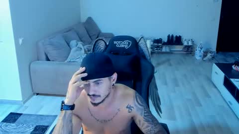 Snapshot of jonnyporn1 chatting on 10.24.25 jonnyporn1 online show from 10.24.25