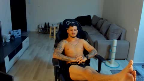 Snapshot of jonnyporn1 chatting on 11.15.25 jonnyporn1 online show from 11.15.25