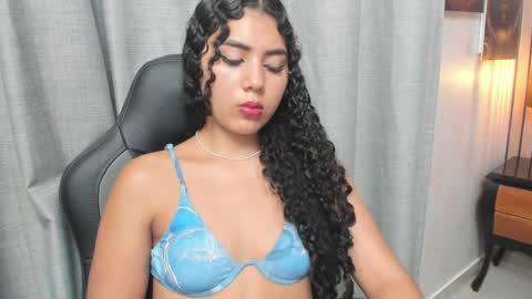 Snapshot of joselyn_sexy_ chatting on 12.21.24 Katalina online show from 12.21.24