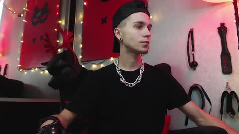 Snapshot of joseph__quinn chatting on 01.04.25 Master Joseph online show from 01.04.25