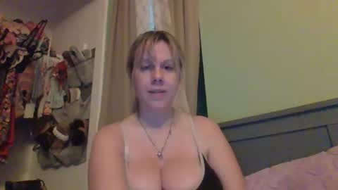 Snapshot of josiecaruso chatting on 11.23.25 Lana Caruso online show from 11.23.25