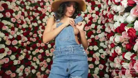 Snapshot of joss_caprice chatting on 01.28.25 Joss online show from 01.28.25