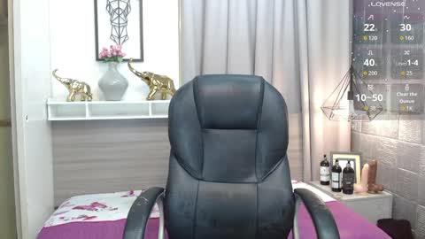 Snapshot of jossivibes chatting on 05.17.26 jossivibes online show from 05.17.26