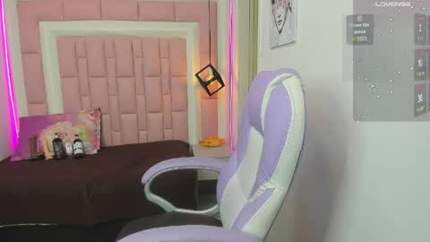 Snapshot of jossivibes chatting on 05.19.26 jossivibes online show from 05.19.26