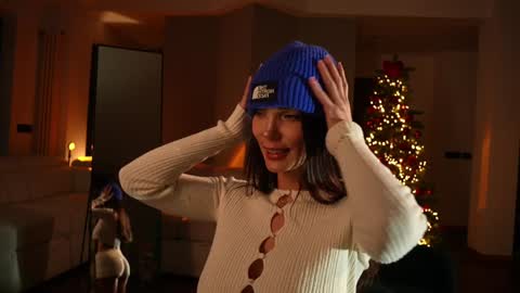 Snapshot of jseductiveart chatting on 01.04.25 Jennifer Diaz online show from 01.04.25