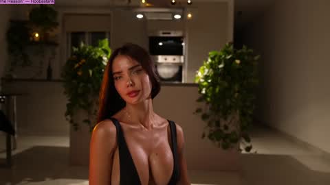 Snapshot of jseductiveart chatting on 10.04.25 Jennifer Diaz online show from 10.04.25