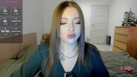 Snapshot of ju_lii chatting on 12.18.24 Julia and Julia online show from 12.18.24