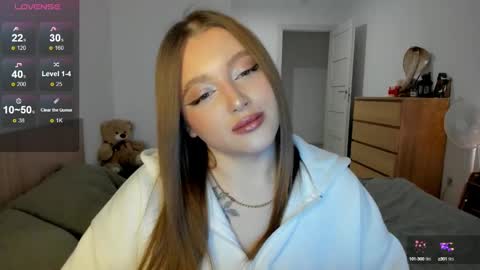 Snapshot of ju_lii chatting on 02.04.25 Julia and Julia online show from 02.04.25