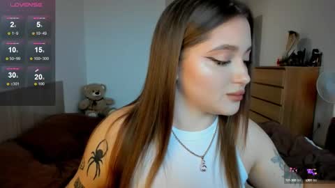 Snapshot of ju_lii chatting on 03.12.25 Julia and Julia online show from 03.12.25