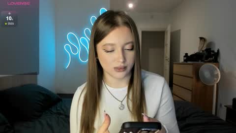 Snapshot of ju_lii chatting on 11.06.25 Julia and Julia online show from 11.06.25