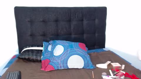 Snapshot of juan_and_luciana chatting on 10.17.25 online show from 10.17.25