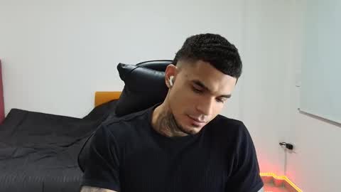 juan_gomez_1 online show from 11.21.25