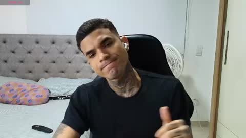 Snapshot of juan_gomez_1 chatting on 06.19.26 juan_gomez_1 online show from 06.19.26