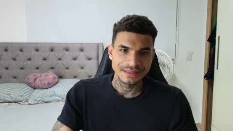 Snapshot of juan_gomez_1 chatting on 06.25.26 juan_gomez_1 online show from 06.25.26