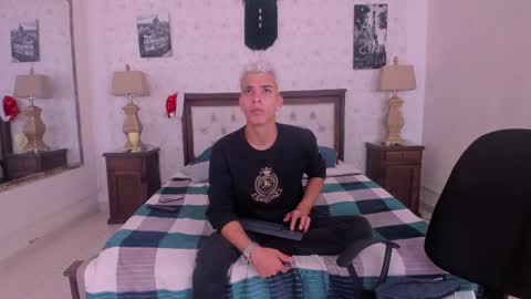 J U A N   L O V E R S online show from 12.04.24