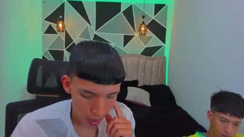 Snapshot of juan_nd_steven chatting on 11.12.25 JuanSteven online show from 11.12.25