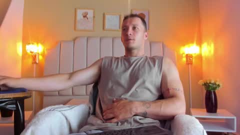 Snapshot of juan_prior chatting on 10.21.25 JUAN online show from 10.21.25