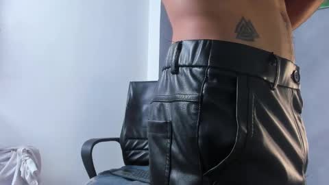 Snapshot of juanbladde chatting on 02.01.26 Juan Esteban online show from 02.01.26