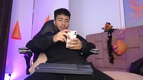 juancamilo66_ online show from 11.05.25