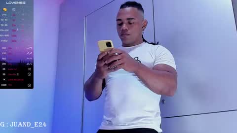 Snapshot of juande_24 chatting on 02.10.25 independent model online show from 02.10.25