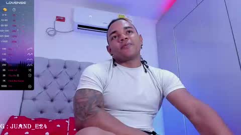 Snapshot of juande_24 chatting on 02.18.25 independent model online show from 02.18.25