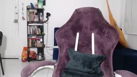 Snapshot of juanisimo_ chatting on 02.25.25 JUANISIMO online show from 02.25.25