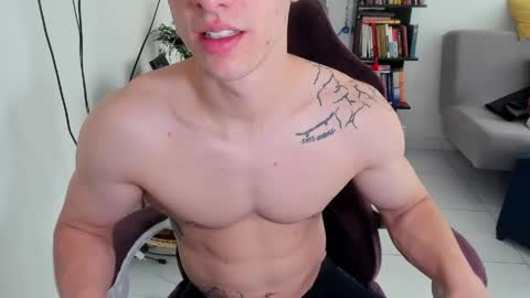 Snapshot of juanisimo_ chatting on 04.20.26 JUANISIMO online show from 04.20.26