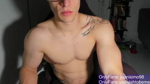 Snapshot of juanisimo_ chatting on 04.28.26 JUANISIMO online show from 04.28.26