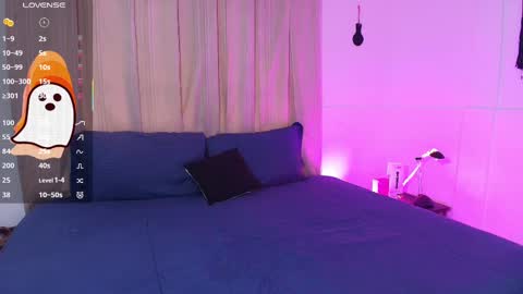 Snapshot of juanitablue chatting on 10.20.25 Blue online show from 10.20.25