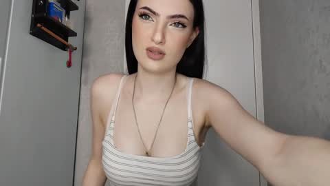 Snapshot of juanitacalcano chatting on 05.23.26 Veronika online show from 05.23.26