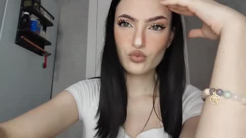Snapshot of juanitacalcano chatting on 05.24.26 Veronika online show from 05.24.26