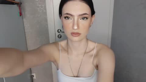 Snapshot of juanitacalcano chatting on 05.25.26 Veronika online show from 05.25.26