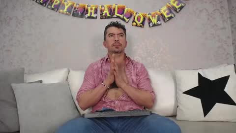 Snapshot of juank_fit45 chatting on 10.30.25 Juan k online show from 10.30.25