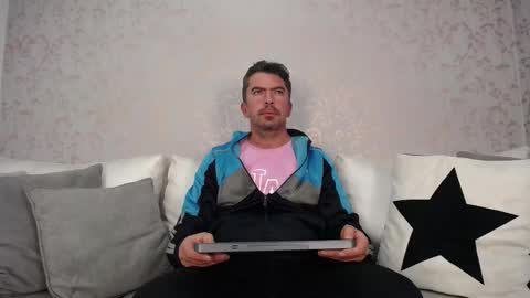 Snapshot of juank_fit45 chatting on 11.13.25 Juan k online show from 11.13.25