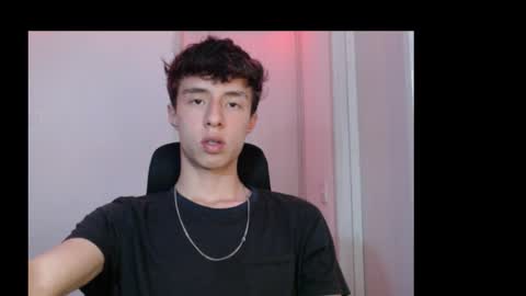 Snapshot of juanmres chatting on 10.28.25 juanmres online show from 10.28.25