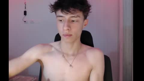 Snapshot of juanmres chatting on 12.05.25 juanmres online show from 12.05.25