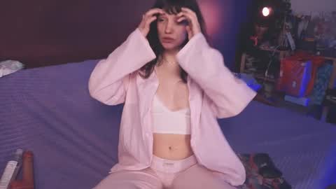 Snapshot of juby_yubi chatting on 01.28.25 Arina online show from 01.28.25