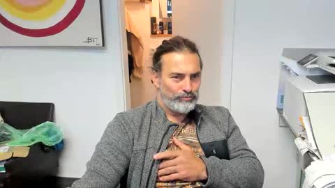 Snapshot of juergenkru chatting on 10.29.25 Giovanni50pro online show from 10.29.25