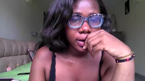 Snapshot of juiceyy_melons chatting on 06.11.26 juiceyy_melons online show from 06.11.26