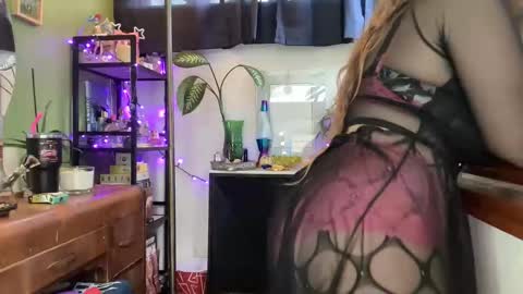 Snapshot of juicy_jussy chatting on 05.15.26 juicy_jussy online show from 05.15.26
