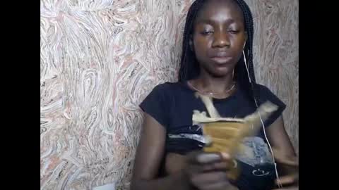Snapshot of juicyberryx chatting on 01.28.25 queen online show from 01.28.25