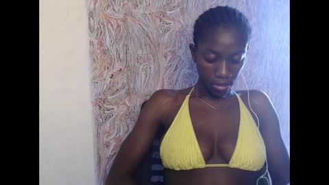 Snapshot of juicyberryx chatting on 02.21.25 queen online show from 02.21.25