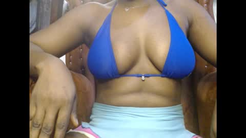 Snapshot of juicycuntx chatting on 11.28.25 juicycuntx online show from 11.28.25