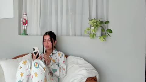 Snapshot of juieth_gv chatting on 12.18.25 Andry but call me yulieth online show from 12.18.25