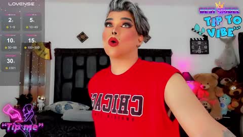 Snapshot of jujubee_lander chatting on 12.04.24 Jujubee online show from 12.04.24